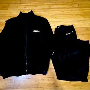 Perry Ellis Mens America Velour Track Suit
Large
#Velour #Vintage #Cozy